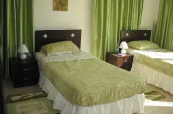 Villa: Private Pool, gated gdn, forest views, 6 minutes to beach, cafe, s'mkts