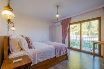 Ada Villa
