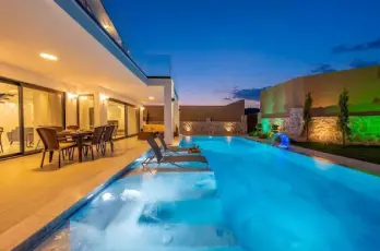Luxury 4-Bed Villa with private pool and Jacuzzi