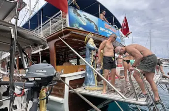 Doruk Deniz Tur Teknesi